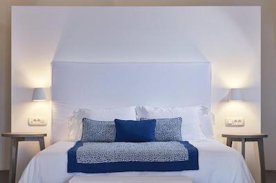 کاتیکیز کروماتا سانتورینی د لیدینگ هتلز آف