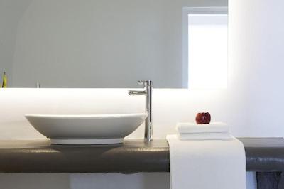 کاتیکیز کروماتا سانتورینی د لیدینگ هتلز آف