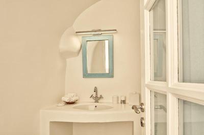 کاتیکیز کروماتا سانتورینی د لیدینگ هتلز آف