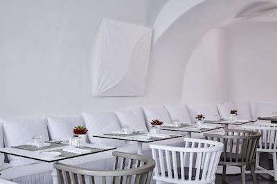 کاتیکیز کروماتا سانتورینی د لیدینگ هتلز آف