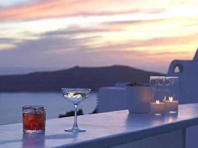 کاتیکیز کروماتا سانتورینی د لیدینگ هتلز آف