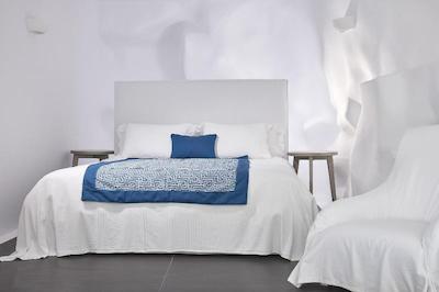 کاتیکیز کروماتا سانتورینی د لیدینگ هتلز آف