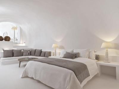 کاتیکیز کروماتا سانتورینی د لیدینگ هتلز آف