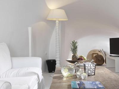 کاتیکیز کروماتا سانتورینی د لیدینگ هتلز آف