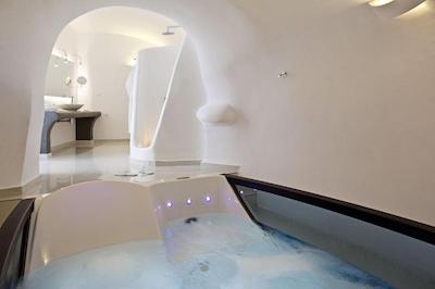 کاتیکیز کروماتا سانتورینی د لیدینگ هتلز آف