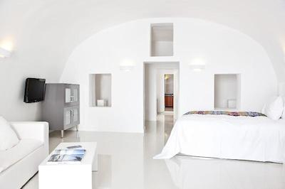 کاتیکیز کروماتا سانتورینی د لیدینگ هتلز آف