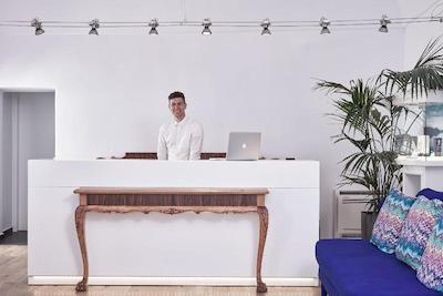 کاتیکیز کروماتا سانتورینی د لیدینگ هتلز آف