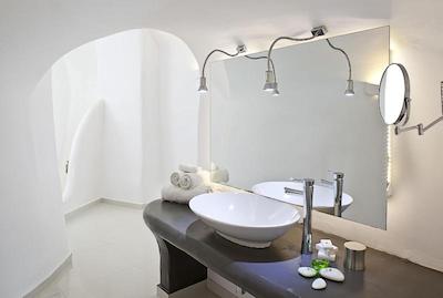 کاتیکیز کروماتا سانتورینی د لیدینگ هتلز آف