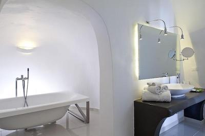 کاتیکیز کروماتا سانتورینی د لیدینگ هتلز آف