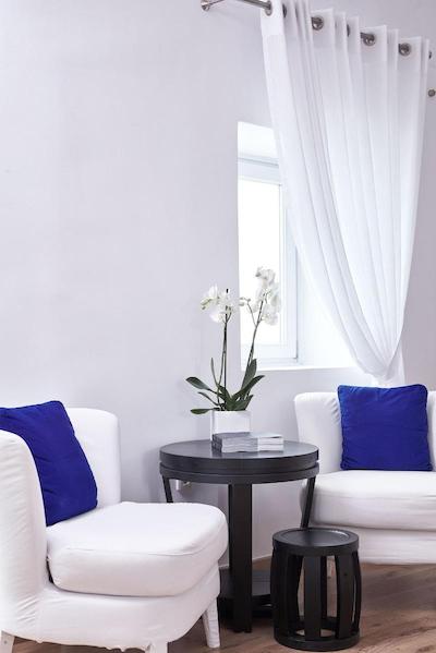 کاتیکیز کروماتا سانتورینی د لیدینگ هتلز آف