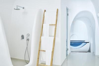 کاتیکیز کروماتا سانتورینی د لیدینگ هتلز آف