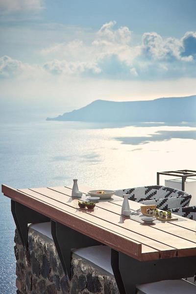 کاتیکیز کروماتا سانتورینی د لیدینگ هتلز آف