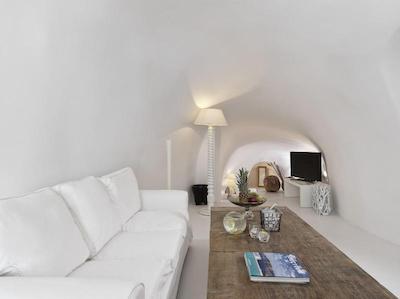 کاتیکیز کروماتا سانتورینی د لیدینگ هتلز آف