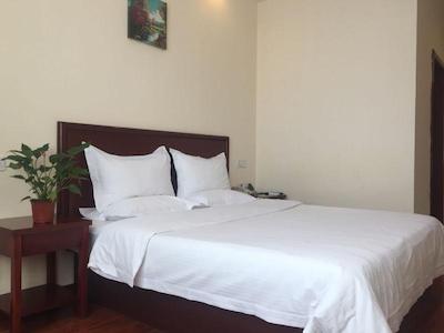 گرین تری آلیانس جینینگ کیوفو باس استیشن هتل