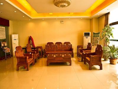 گرین تری آلیانس جینینگ کیوفو باس استیشن هتل