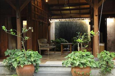 یابیکایو اکو بونگالوز