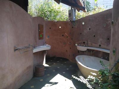 یابیکایو اکو بونگالوز