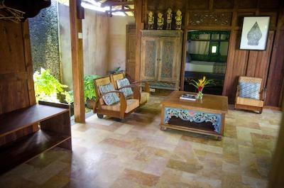 یابیکایو اکو بونگالوز