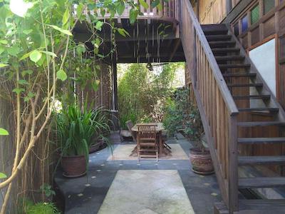 یابیکایو اکو بونگالوز