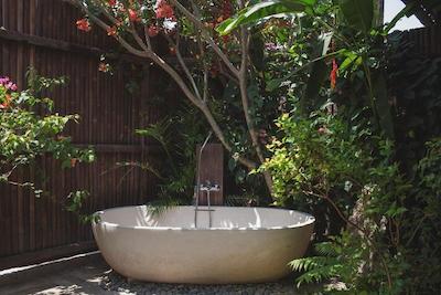 یابیکایو اکو بونگالوز