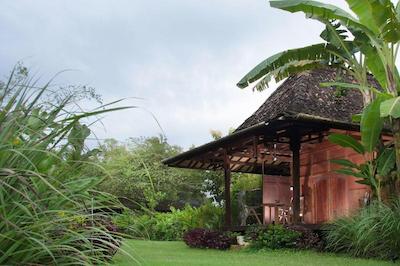 یابیکایو اکو بونگالوز