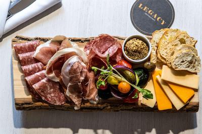 اینساینیا اسند هتل کالکشن