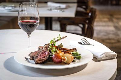 اینساینیا اسند هتل کالکشن