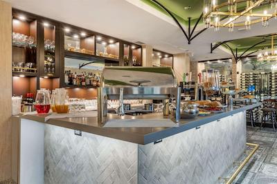 اینساینیا اسند هتل کالکشن