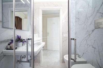 لا فونتانینا سوئیتز