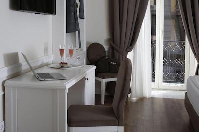 لا فونتانینا سوئیتز