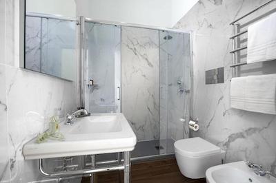 لا فونتانینا سوئیتز