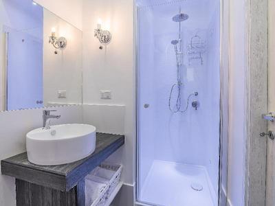 له ویلانل بی بی