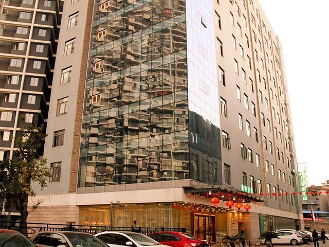 گرین تری این جیندژان پیپل اسکوئور جیندین بوسین
