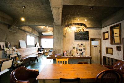 نوی هاستل باز لانج