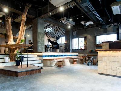 نوی هاستل باز لانج