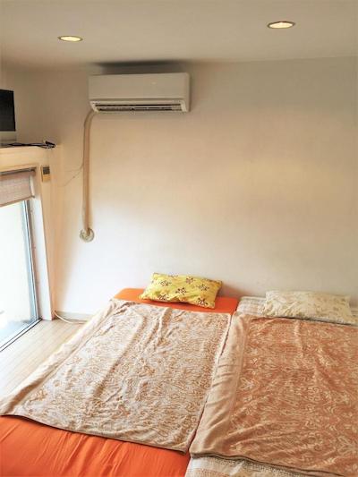 پالت تاکاشی مادایرا گست هاوس