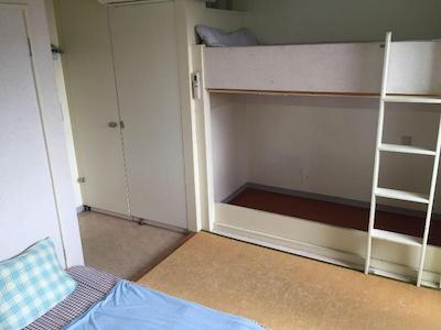 پالت تاکاشی مادایرا گست هاوس