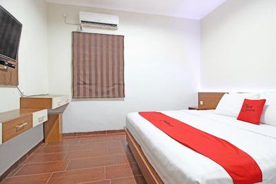 رد دورز نیر جوگجا سیتی مال