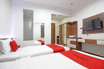 رد دورز نیر جوگجا سیتی مال