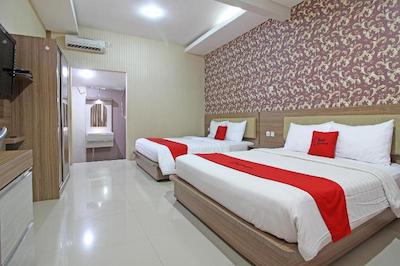 رد دورز نیر جوگجا سیتی مال