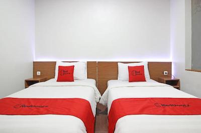 رد دورز نیر جوگجا سیتی مال