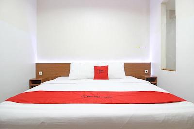 رد دورز نیر جوگجا سیتی مال