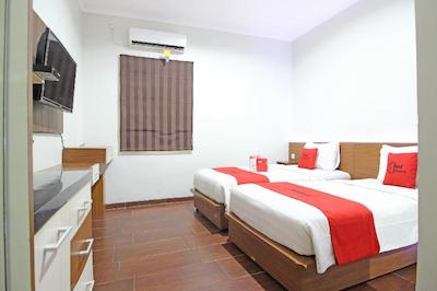 رد دورز نیر جوگجا سیتی مال