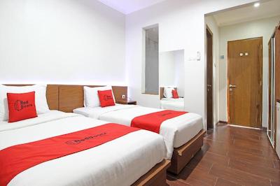 رد دورز نیر جوگجا سیتی مال