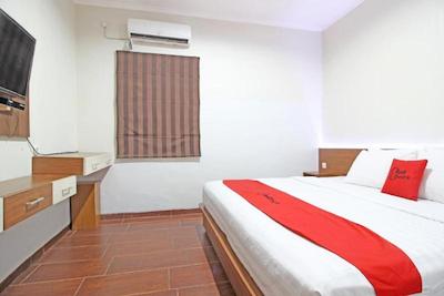 رد دورز نیر جوگجا سیتی مال