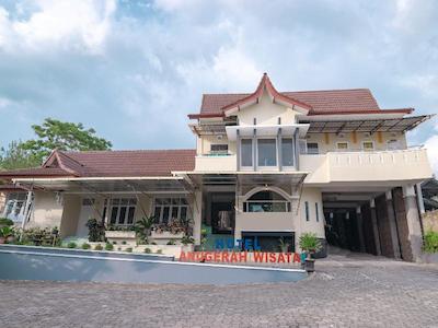 او وای او آنوگرا ویساتا هتل