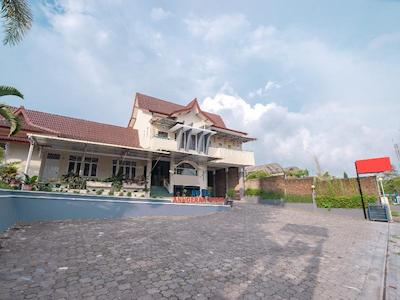 او وای او آنوگرا ویساتا هتل