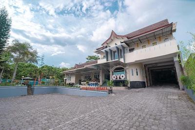 او وای او آنوگرا ویساتا هتل