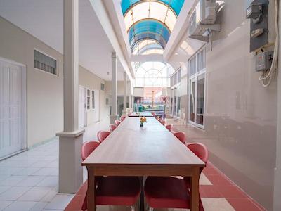 او وای او آنوگرا ویساتا هتل