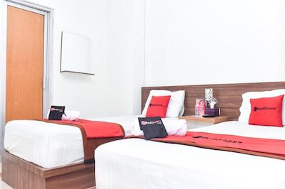 رد دورز نیر یو جی ام 3